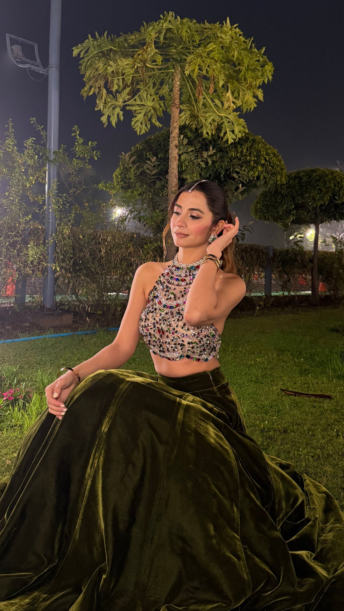 Raat-e-Jahan Velvet Lehnga set